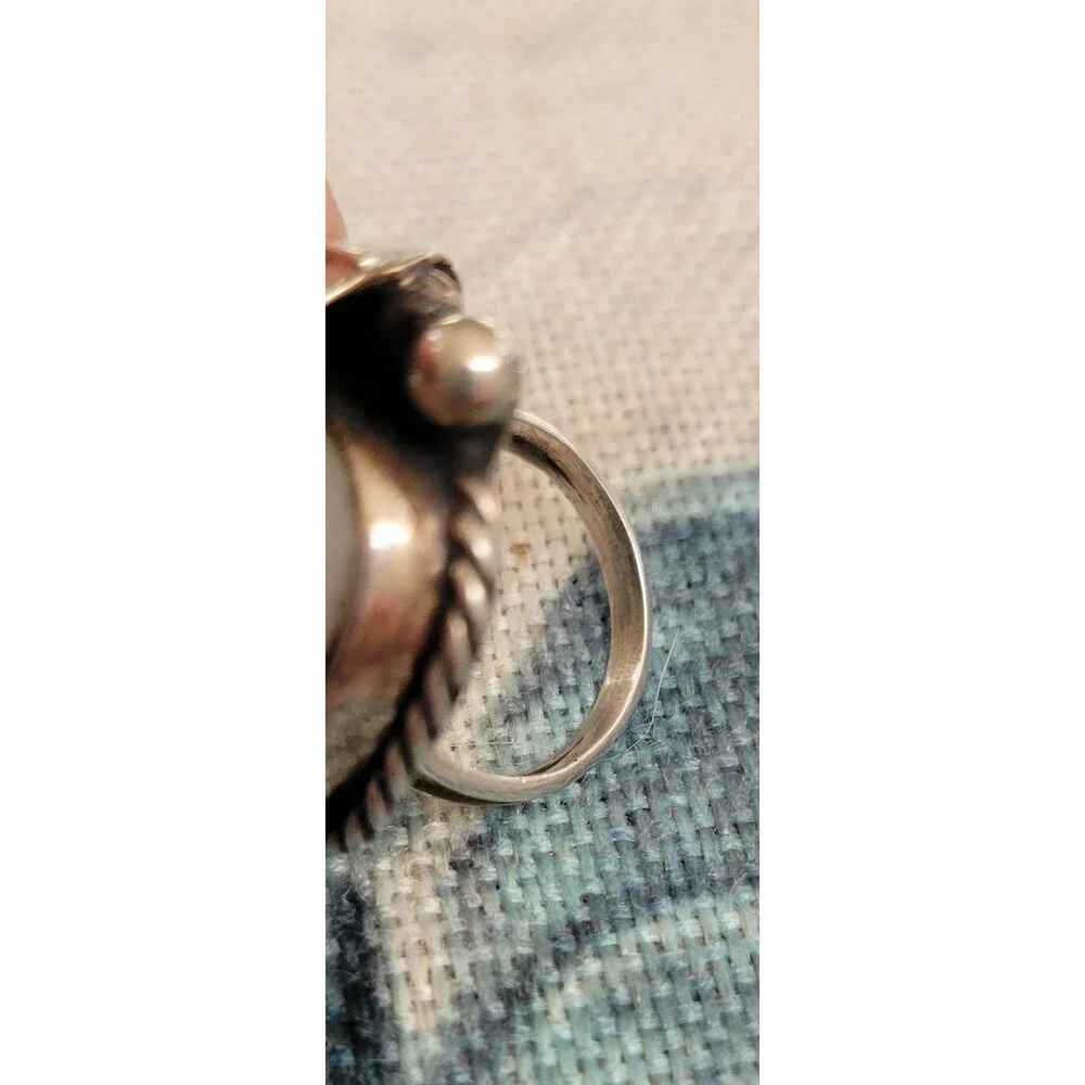 Native American Sterling Silver Mother of Pearl Leaf Ring – Size 5.5
